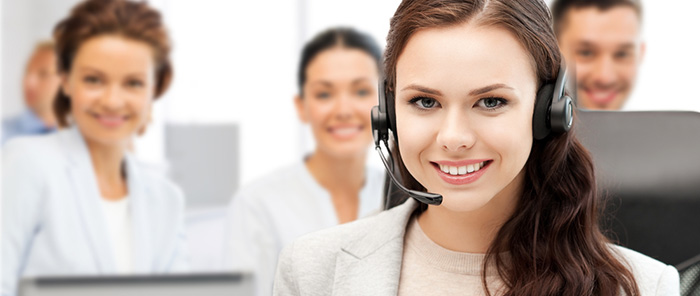 an image showing a lady at a call centre